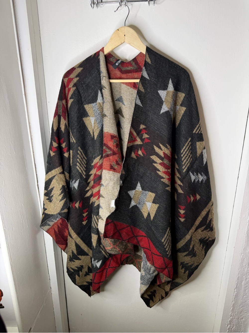 Cozy Geometric Pattern Open-Front Cardigan - Black & Tan with Red Accents